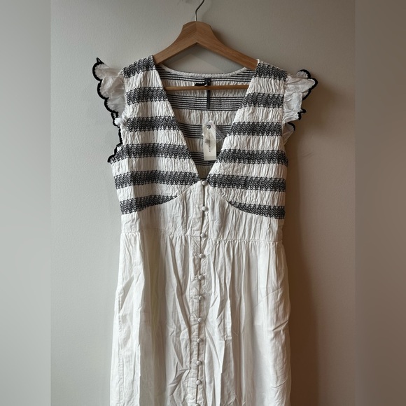 The Peregrine Midi Dress: Embroidered Smocked Edition - Picture 5 of 10